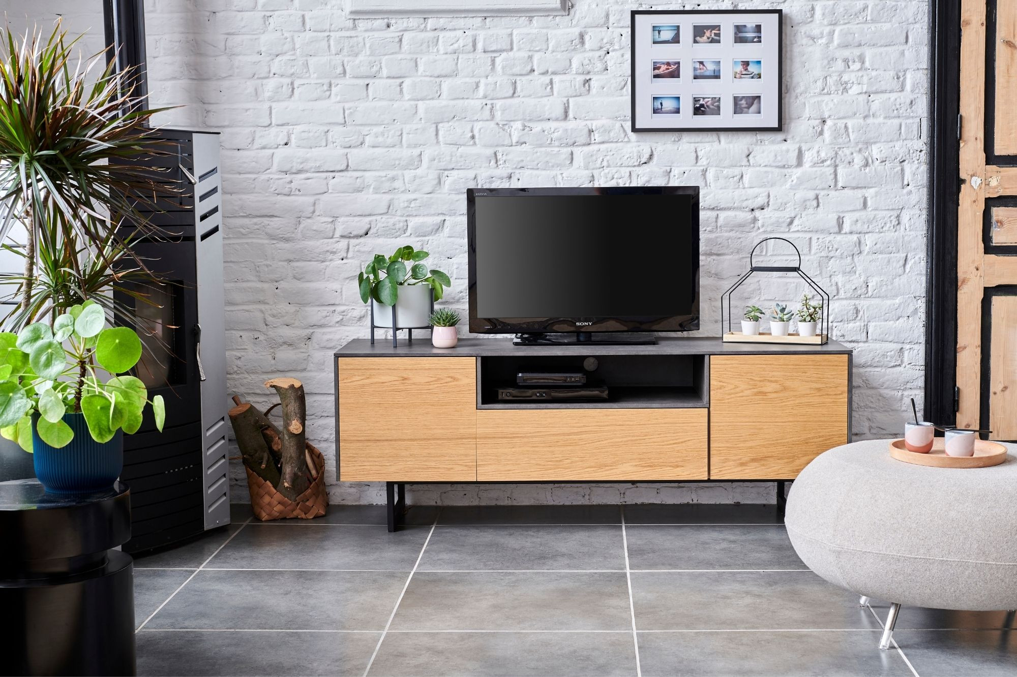 Meuble TV bas moderne de rangement en bois et métal